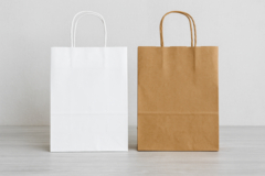 Bílá hnědá papírová taška